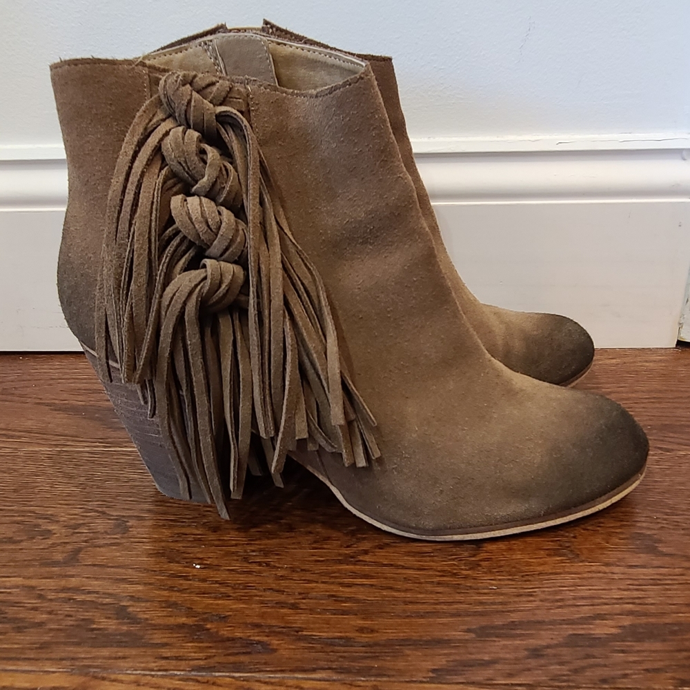 BP. Women's tan suede heel boots, fringe on side of boots, zipper, size 10M.
